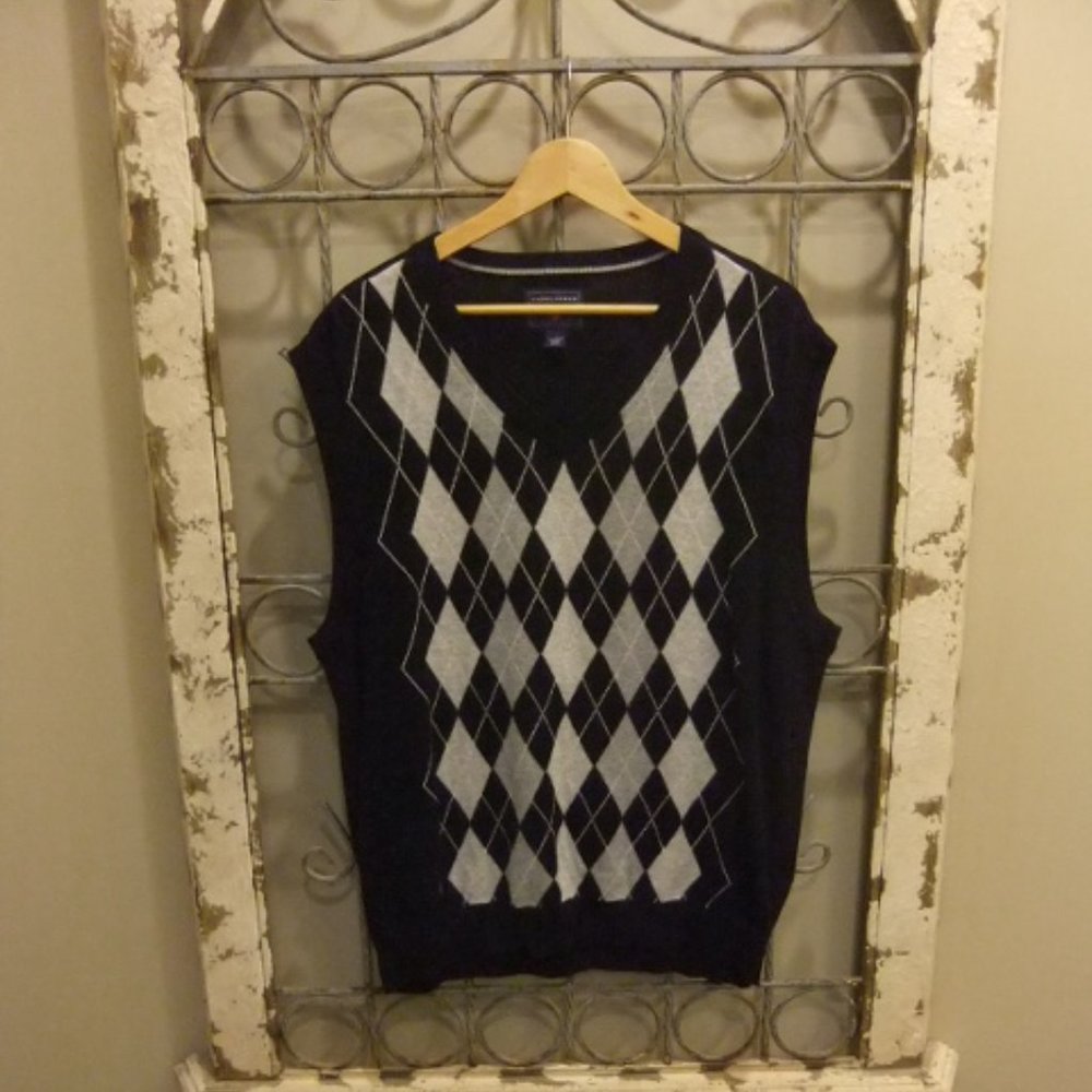 SADDLEBRED V-NECK SWEATER VEST MENS -LARGE